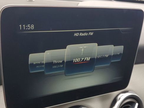 Used 2019 Mercedes-Benz GLA 250 4MATIC w/ Premium Package image 21