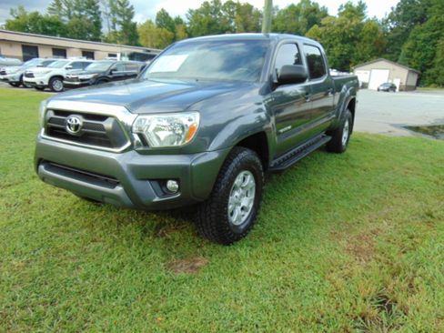 Used 2015 Toyota Tacoma 4x4 Double Cab w/ SR5 Package image 2