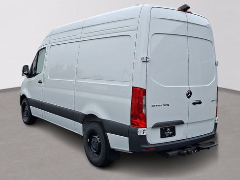 Used 2024 Mercedes-Benz Sprinter 2500 image 6