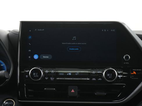 Used 2025 Toyota Highlander Platinum image 17