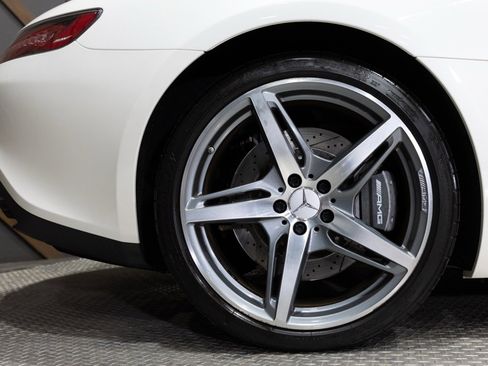 Used 2018 Mercedes-Benz AMG GT Roadster w/ Exclusive Interior Package image 19