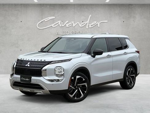 Used 2024 Mitsubishi Outlander SE image 1