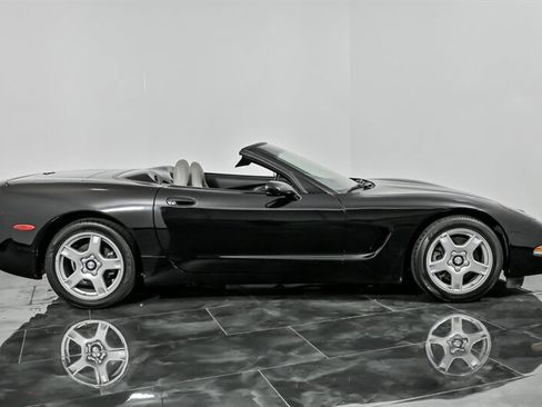 Used 1998 Chevrolet Corvette Convertible image 13