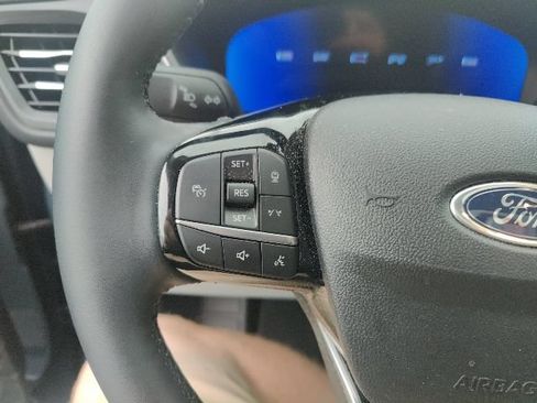 Used 2024 Ford Escape Platinum w/ Premium Technology Package AWD/4WD image 31