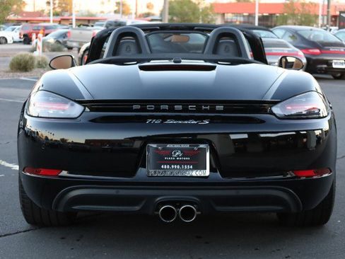 Used 2018 Porsche 718 Boxster S image 14
