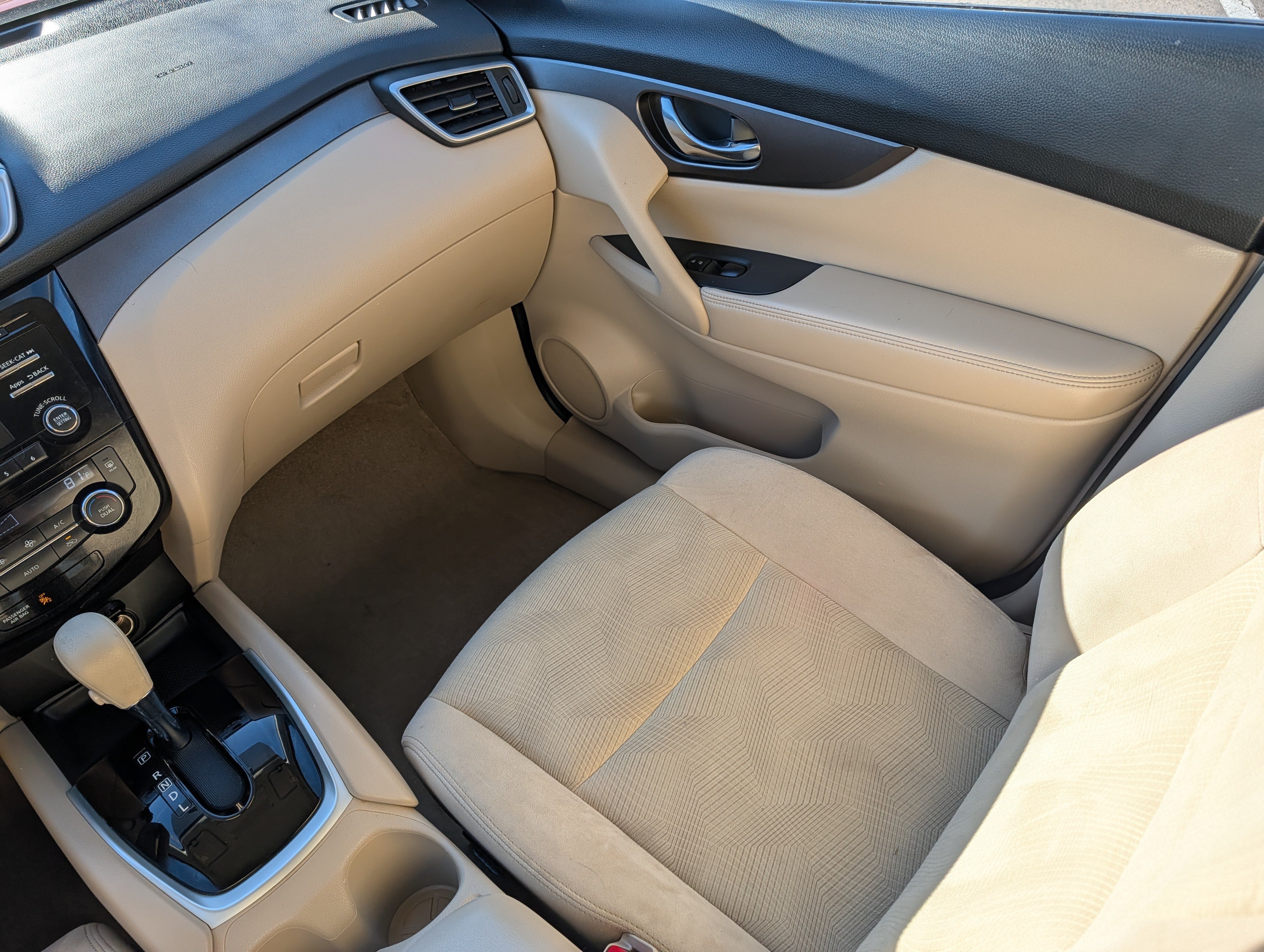 Used 2014 Nissan Rogue SV AWD/4WD image 11