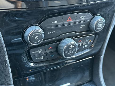 Used 2018 Chrysler 300 S RWD image 27