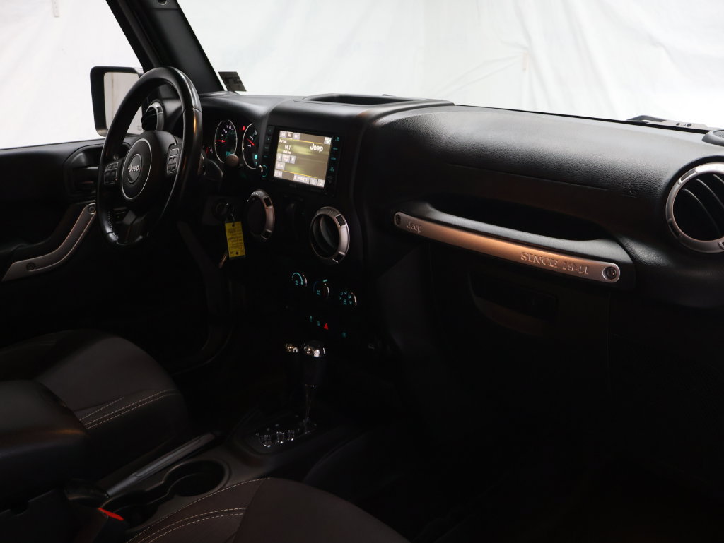 Used 2015 Jeep Wrangler Sahara w/ Connectivity Group AWD/4WD image 10