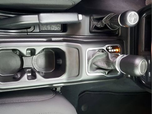 Used 2022 Jeep Gladiator Sport image 35