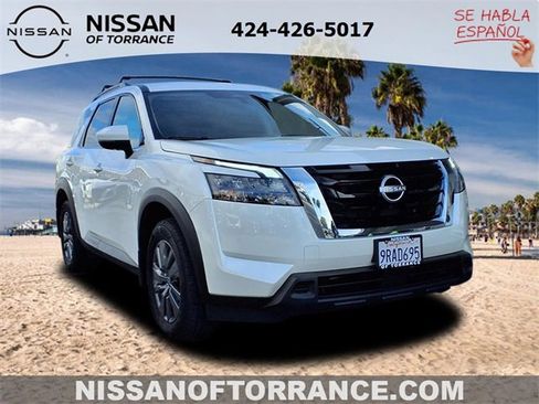 Certified 2024 Nissan Pathfinder SV image 1