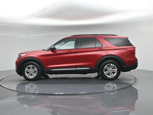Certified 2023 Ford Explorer XLT RWD image 31