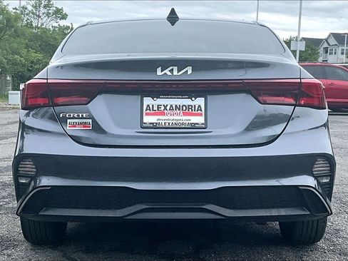 Used 2023 Kia Forte LXS w/ LXS Technology Package FWD image 4