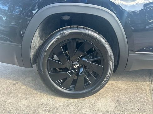 New 2026 Volkswagen Atlas SE FWD image 25