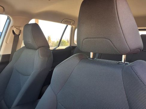 Used 2022 Toyota RAV4 LE image 17