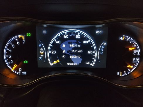 Used 2019 Jeep Grand Cherokee Altitude image 23