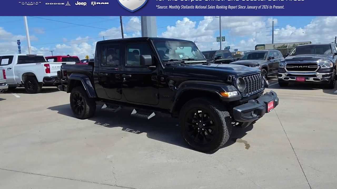 Used 2025 Jeep Gladiator Sport AWD/4WD image 2