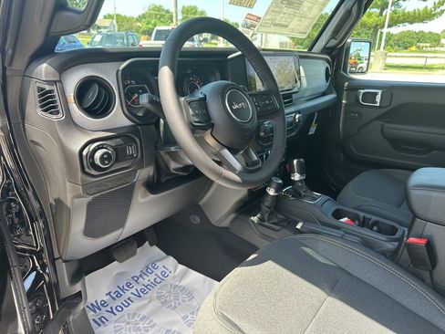New 2025 Jeep Gladiator Willys image 58