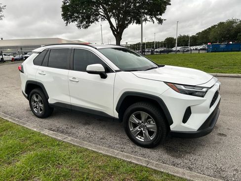 Used 2022 Toyota RAV4 XLE FWD image 8