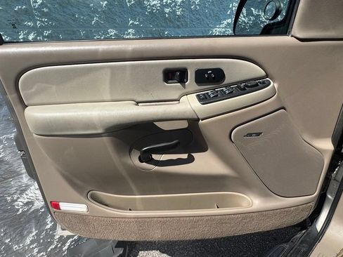 Used 2003 Chevrolet Suburban LS w/ LS Preferred Equipment Group AWD/4WD image 18