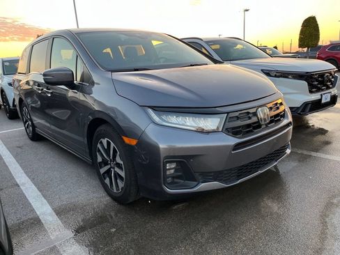 Used 2025 Honda Odyssey EX-L image 2