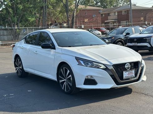 Certified 2022 Nissan Altima 2.5 SR image 3