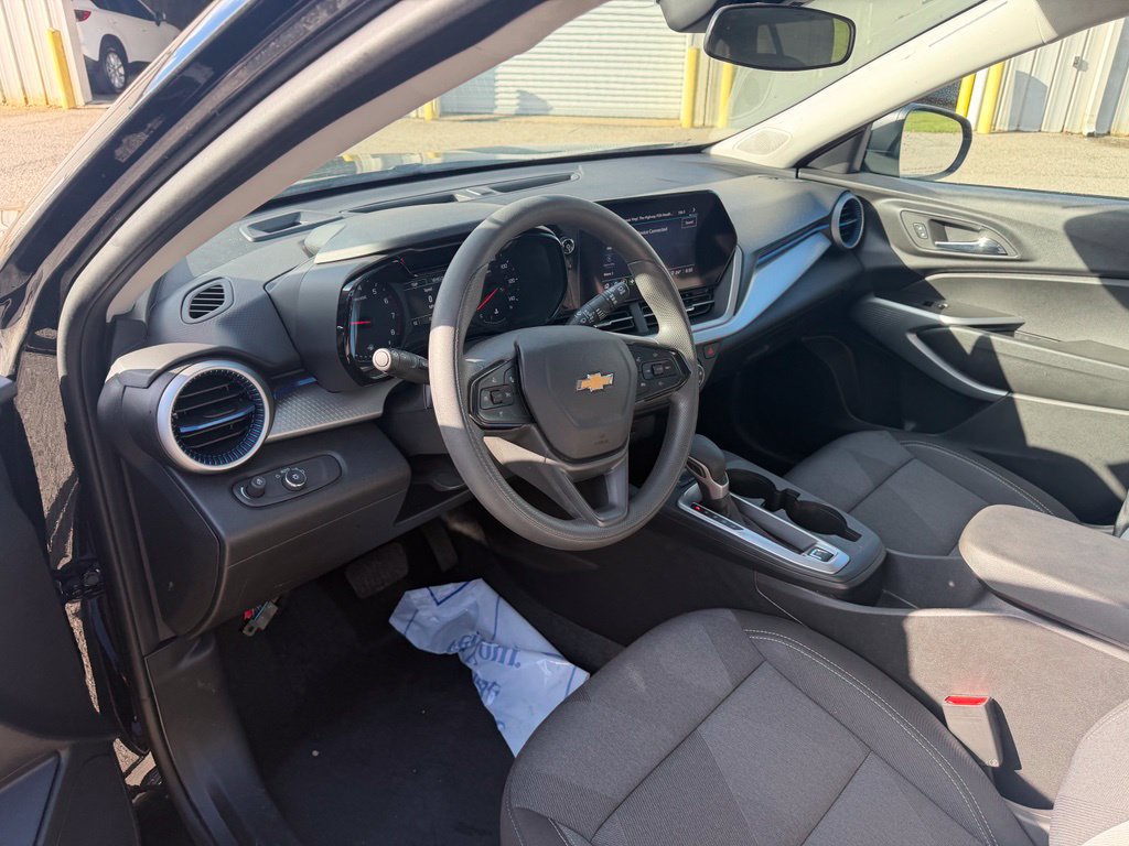 Used 2026 Chevrolet Trax LS FWD image 9
