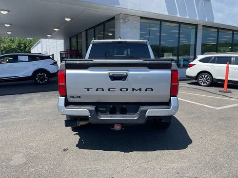 Used 2024 Toyota Tacoma TRD Off-Road w/ TRD Off Road Upgrade Package AWD/4WD image 6