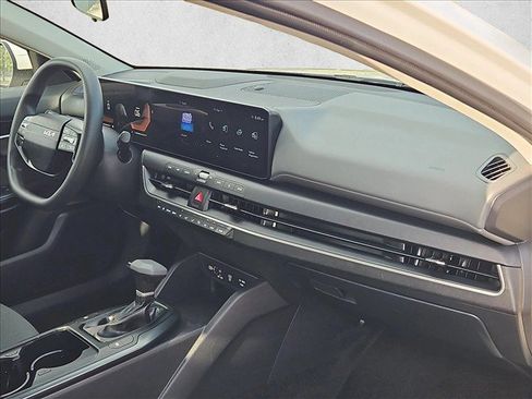 Used 2025 Kia K4 FWD image 21