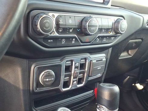 Used 2021 Jeep Gladiator Sport AWD/4WD image 13