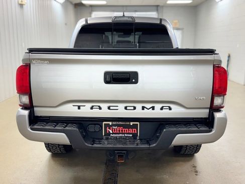 Used 2018 Toyota Tacoma TRD Sport AWD/4WD image 7