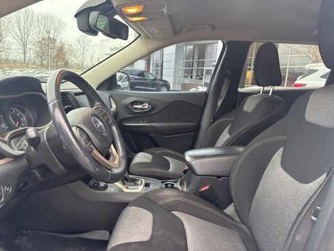 Used 2014 Jeep Cherokee Latitude w/ Comfort/Convenience Group image 9