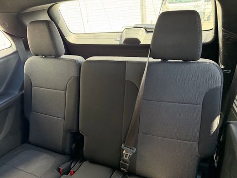 Used 2023 Chevrolet Traverse LT FWD image 21