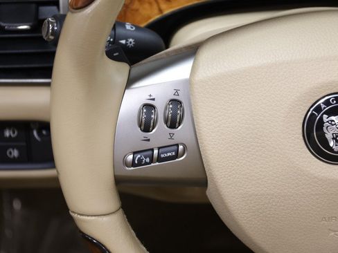 Used 2007 Jaguar XK Convertible RWD image 48