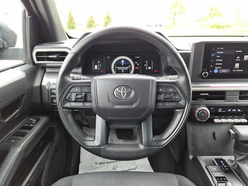 Used 2024 Toyota Tacoma SR5 AWD/4WD image 17