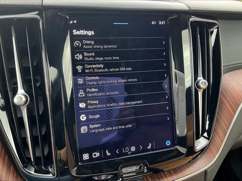 Used 2023 Volvo XC60 B5 Ultimate w/ Protection Package Premier image 36