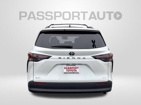 New 2026 Toyota Sienna XLE image 4