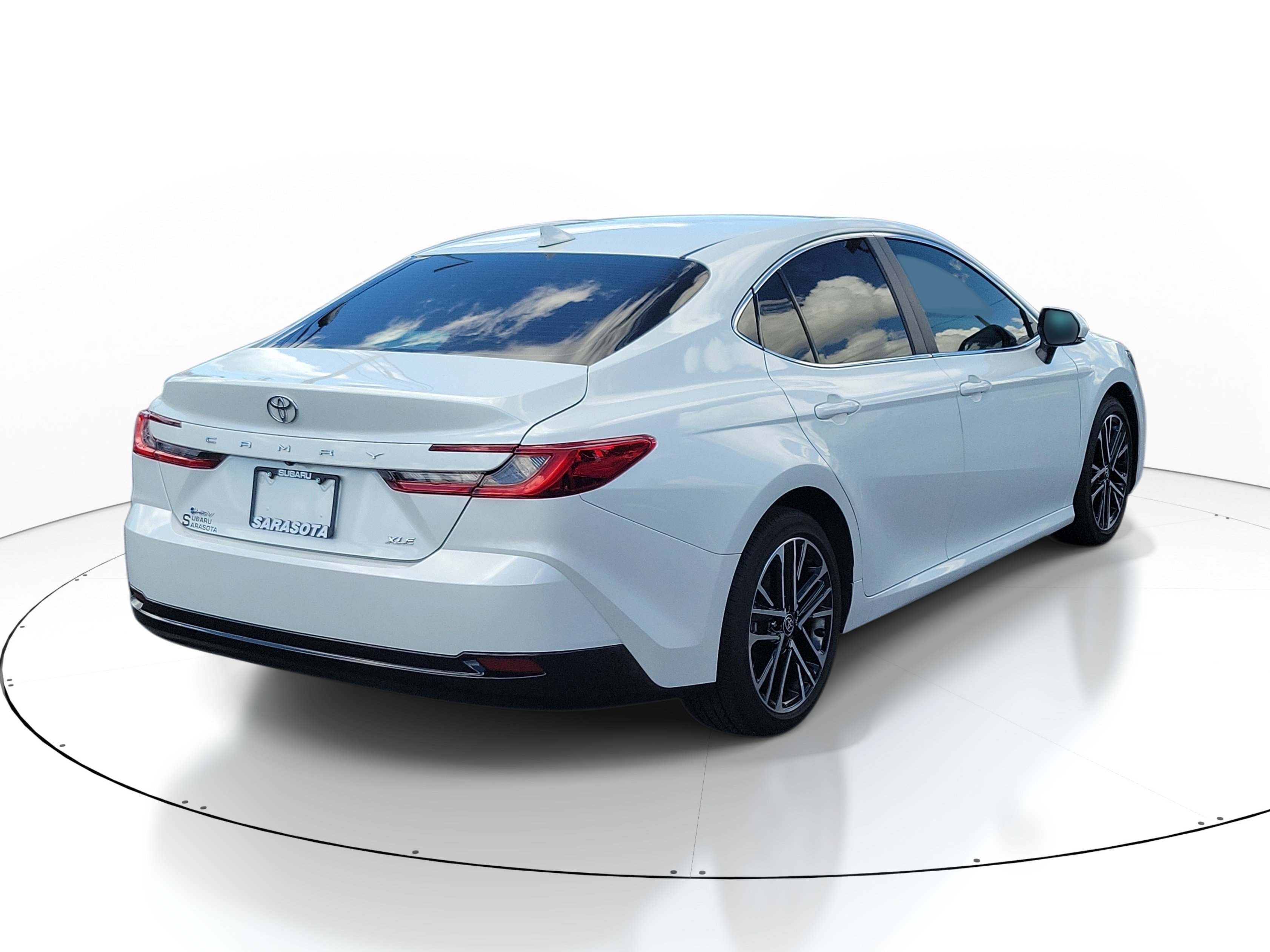 Used 2025 Toyota Camry XLE FWD image 6