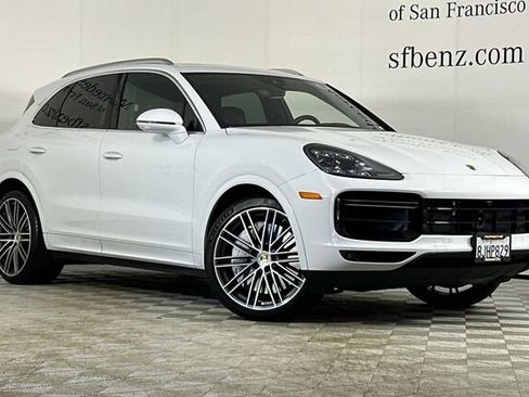 Used 2019 Porsche Cayenne Turbo image 2