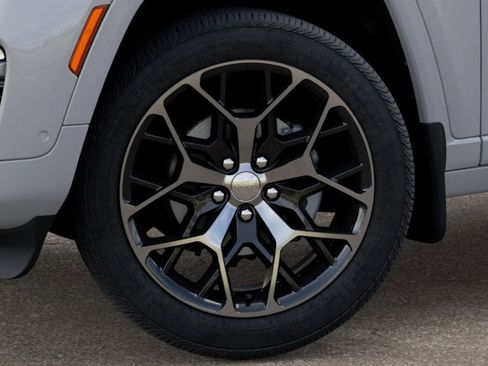 New 2025 Jeep Grand Cherokee Summit image 19