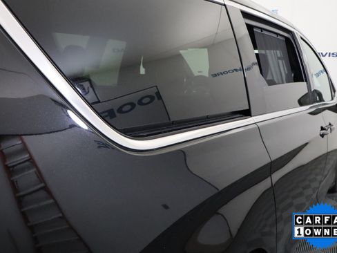 Used 2025 Chrysler Pacifica Select FWD image 7
