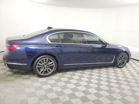 Used 2022 BMW 750i xDrive w/ Executive Package image 11