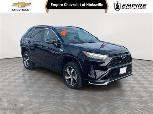 Used 2023 Toyota RAV4 SE image 1