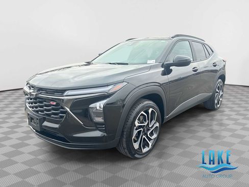 Certified 2024 Chevrolet Trax RS w/ Driver Confidence Package image 1