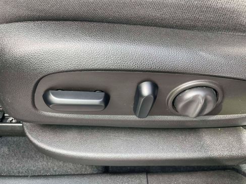 Used 2022 Chevrolet Equinox LS w/ LS Convenience Package FWD image 12