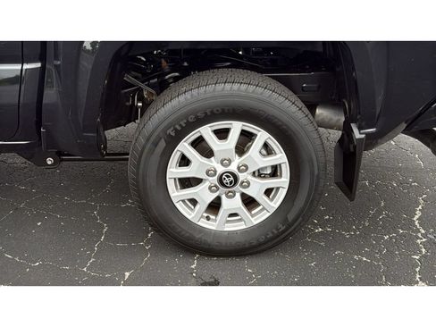 Certified 2024 Toyota Tacoma SR5 AWD/4WD image 11