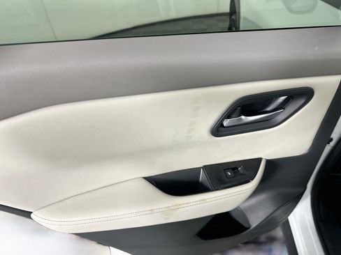 Used 2025 Nissan Rogue SV FWD image 25