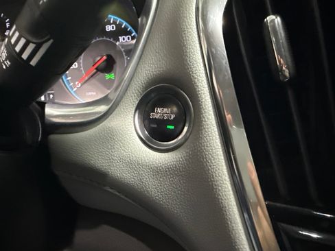 Used 2021 Chevrolet Traverse LT FWD image 31