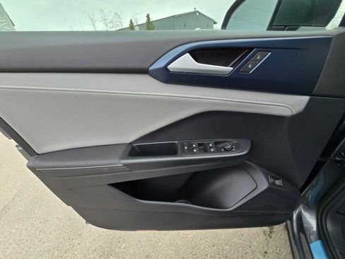 New 2024 Volkswagen Taos SE image 24