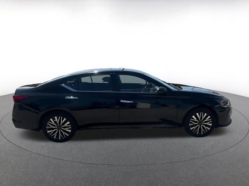 Used 2025 Nissan Altima 2.5 SV FWD image 16