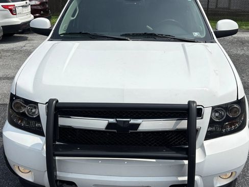 Used 2014 Chevrolet Tahoe LT w/ Luxury Package AWD/4WD image 2